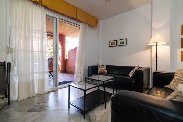 Zonnig appartement in Marbella, 300m van Playa del Alicate - thumbnail 2