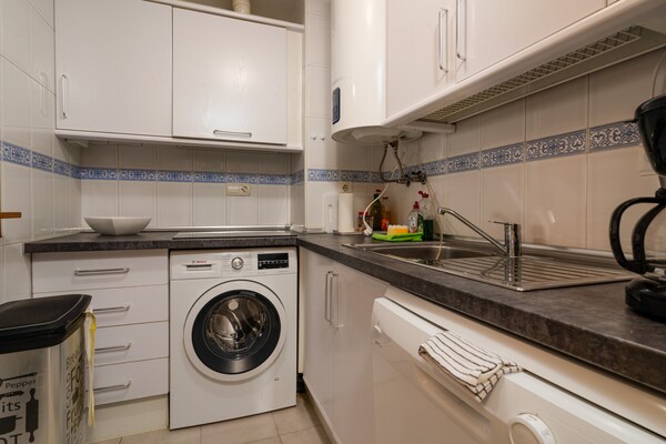 Zonnig appartement in Marbella, 300m van Playa del Alicate - thumbnail 3