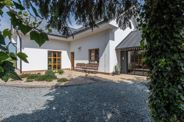 Villa aan golfbaan in Kladruby nad Labem voor 10 personen - thumbnail 1