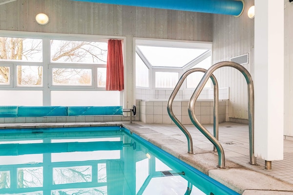Vrijstaand vakantiehuis aan het meer met privézwembad en sauna in Otterndorf - thumbnail 4