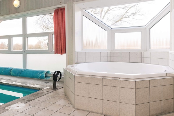 Vrijstaand vakantiehuis aan het meer met privézwembad en sauna in Otterndorf - thumbnail 5