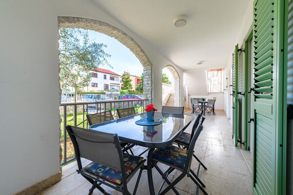Ruim appartement Inteuro Porec: 4 slaapkamers, tuin, 430m van strand - thumbnail 3