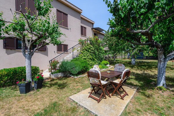 Modern appartement met tuin op 9 km van strand in Dracevac - thumbnail 4