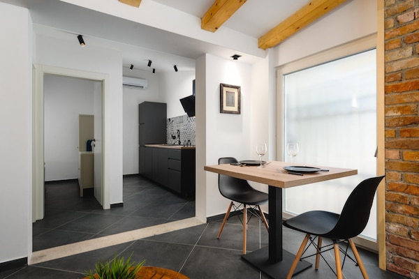 Urban Black: Stijlvol appartement op 50m van centrum Poreč - thumbnail 2