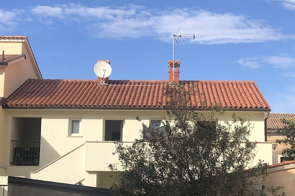 Urban Black: Stijlvol appartement op 50m van centrum Poreč - thumbnail 6