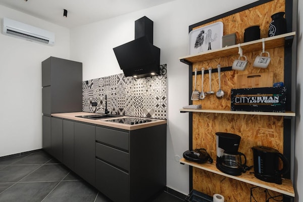 Urban Black: Stijlvol appartement op 50m van centrum Poreč - thumbnail 3