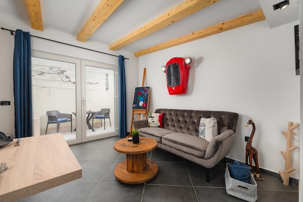 Urban Black: Stijlvol appartement op 50m van centrum Poreč - thumbnail 1