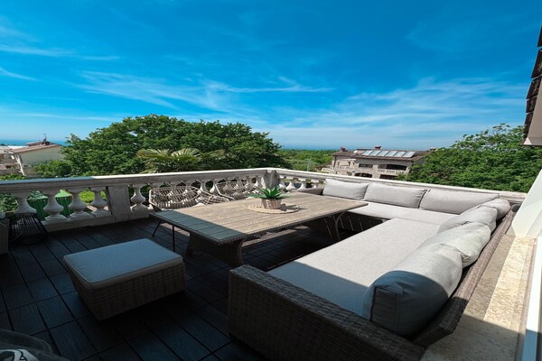 Premium Appartement met Zeezicht en Tuin nabij Porec - thumbnail 2