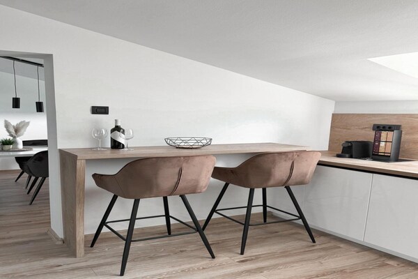Premium Appartement met Zeezicht en Tuin nabij Porec - thumbnail 3
