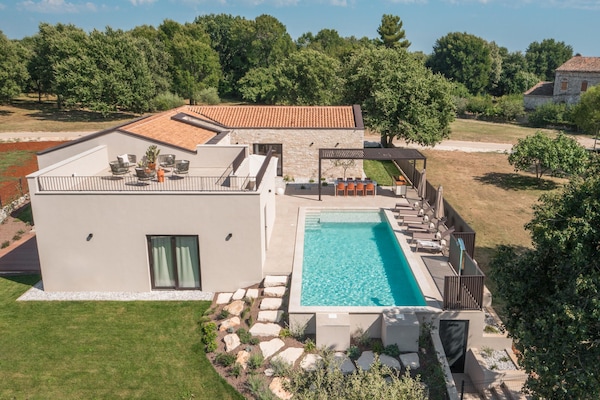 Luxe Villa Casa Maria met privézwembad en jacuzzi nabij Tar - thumbnail 1