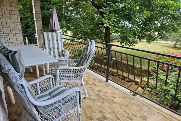 Ruim appartement Nivea in Kaštelir met tuin, vlakbij Poreč - thumbnail 4