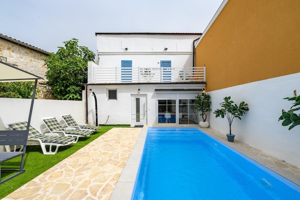 Ruim appartement met privézwembad en tuin op 5 km van strand Poreč - thumbnail 1