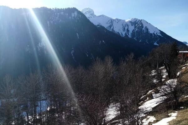 Ruim appartement in Petit Châtel met balkon en uitzicht op de bergen - thumbnail 1