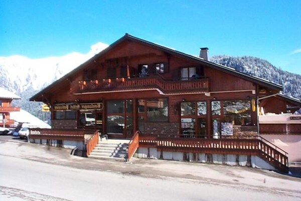 Ruim appartement in Petit Châtel met balkon en uitzicht op de bergen - thumbnail 3