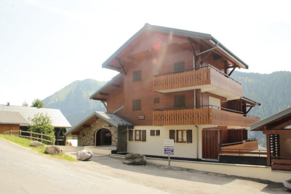 Ruim appartement in Petit Châtel met balkon en uitzicht op de bergen - thumbnail 4