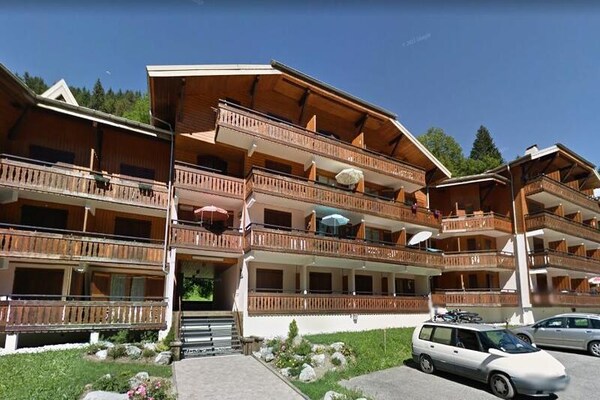 Appartement aan de piste in Morzine met balkon op het zuiden - thumbnail 2