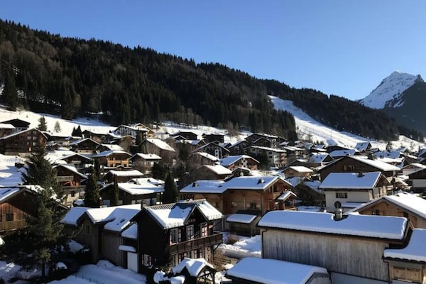 Modern 4-kamerappartement in hartje Morzine met skibus op 20 meter - thumbnail 2