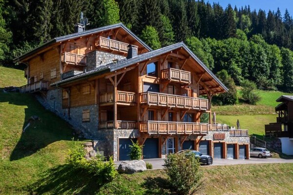 Luxe appartement aan de piste in Morzine met balkon en garage - thumbnail 2