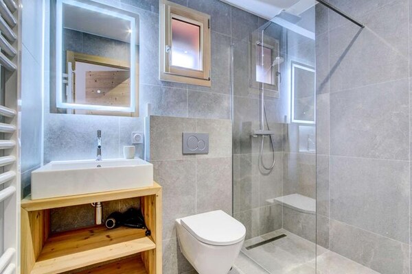 Ruim 4-slaapkamer appartement in Morzine met uitzicht op de Pleney pistes - thumbnail 5