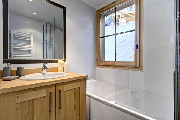 Appartement Le Panoramix in Morzine met balkon en uitzicht op de Alpen - thumbnail 6