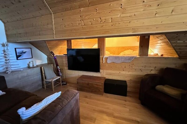 Knus appartement op de bergflank in Vars, vlakbij bakker en skibus - thumbnail 1