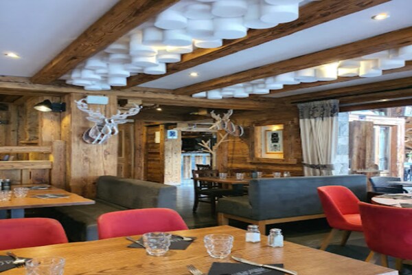 Résidence Stallion B: Ruim appartement met zwembad & sauna in Megève - thumbnail 6