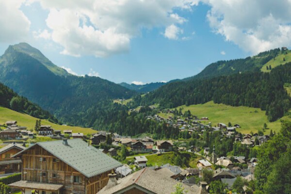 Résidence Stallion B: Ruim appartement met zwembad & sauna in Megève - thumbnail 2