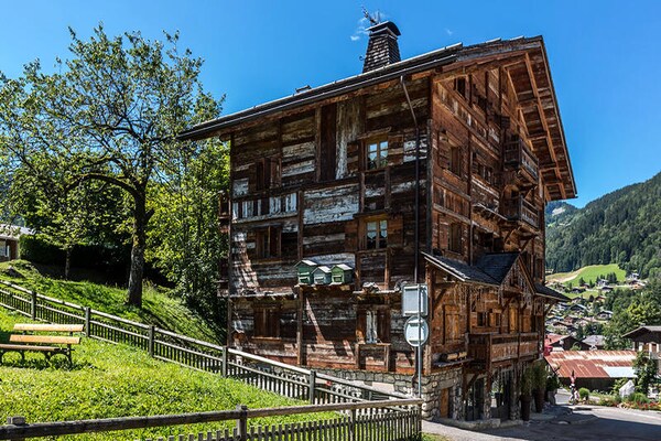 Ruim appartement voor 10 personen in het hart van La Clusaz, vlakbij de piste - thumbnail 1