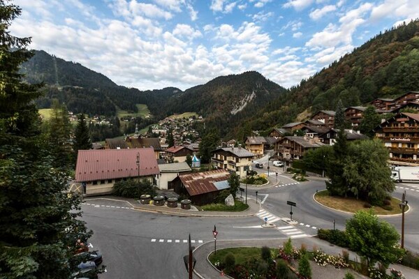 Ruim appartement voor 10 personen in het hart van La Clusaz, vlakbij de piste - thumbnail 4