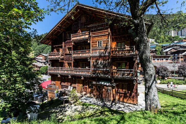 Authentiek 6-kamer appartement voor 10 personen in het hart van La Clusaz - thumbnail 4