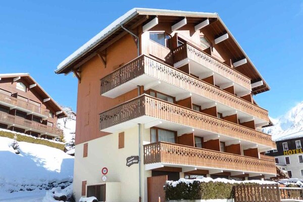 Zonnig studio-appartement in La Clusaz met balkon en uitzicht op de piste - thumbnail 1