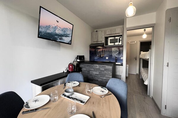 Compact appartement op 750m van de pistes met uitzicht op de Aravis - thumbnail 2