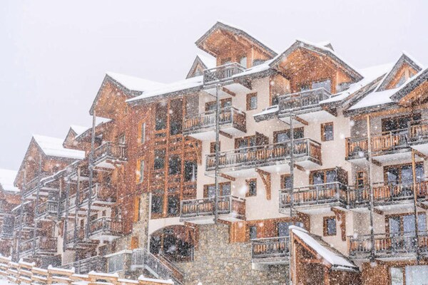 Appartement 6p in Les Orres 1800 met zwembad, direct aan de piste - thumbnail 1