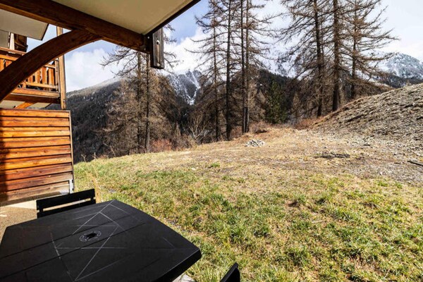 Knus appartement voor 4 aan de piste in Les Orres 1800 met zwembad - thumbnail 1