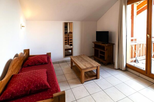 Appartement op 1800m met zwembad en balkon aan de piste in Les Orres - thumbnail 2