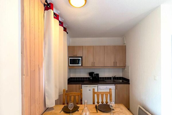Appartement op 1800m met zwembad en balkon aan de piste in Les Orres - thumbnail 3