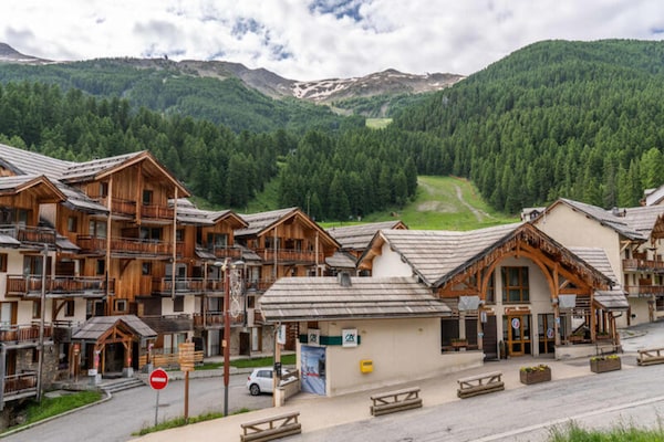 Appartement 6 personen op 1800m met zwembad en uitzicht in Les Orres - thumbnail 1