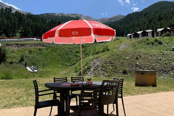 Knusse studio op de piste in Les Orres met zwembad en balkon - thumbnail 2