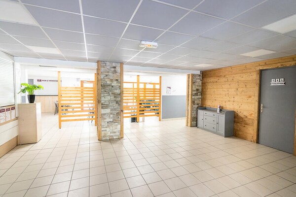 Knusse studio op de piste in Les Orres met zwembad en balkon - thumbnail 6