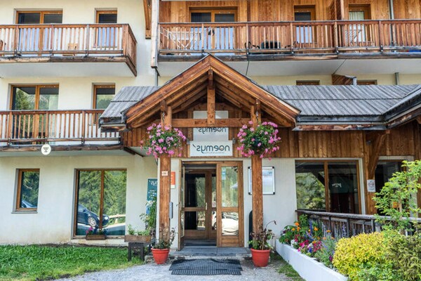Sfeervol appartement in Les Orres 1800, 200m van pistes met zwembad - thumbnail 1