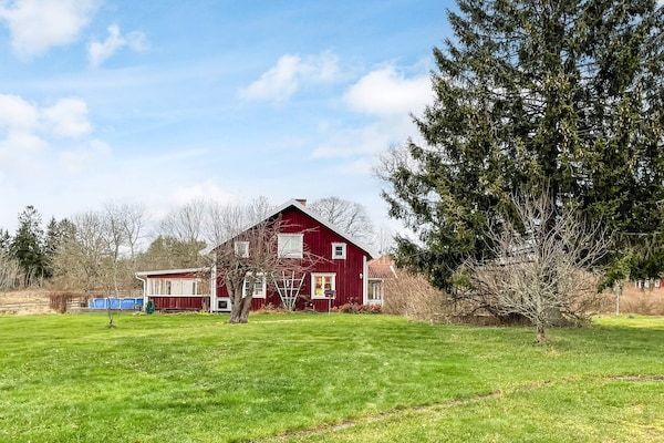 Sfeervol vakantiehuis op boerderij in Hallstavik, Roslagen - thumbnail 6