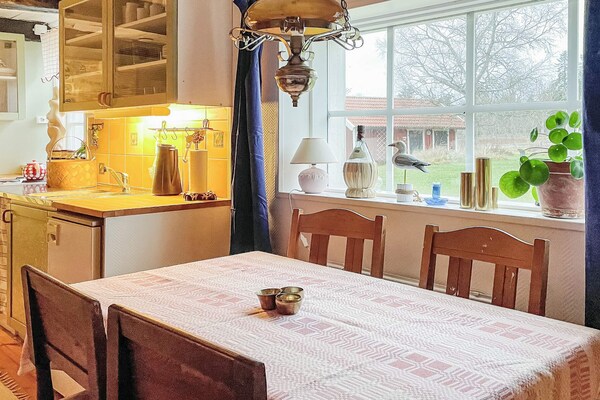 Sfeervol vakantiehuis op boerderij in Hallstavik, Roslagen - thumbnail 1