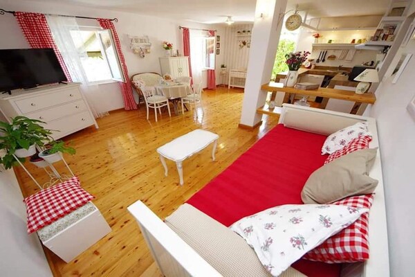 Blissful Bay Apartments Vrboska - Appartement met terras aan zee - thumbnail 1