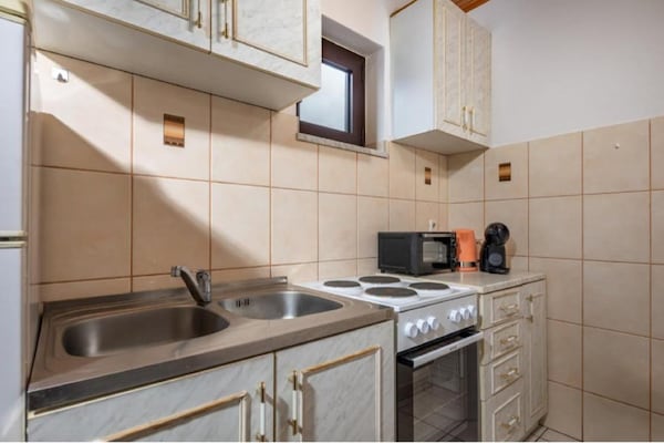 Modern studio-appartement in Rijeka, vlakbij strand en bezienswaardigheden - thumbnail 1