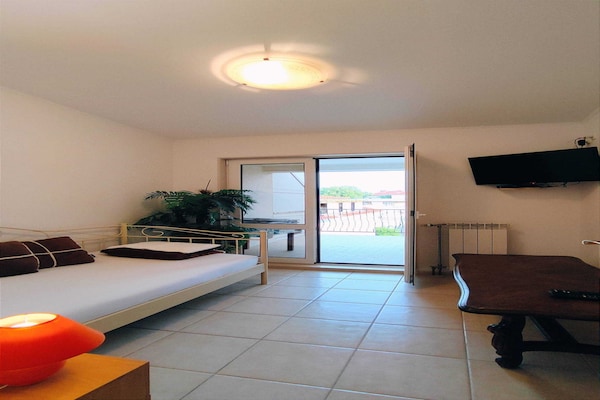 Op 300 m van zee: ruim appartement voor 7 personen in Kastel Stafilic - thumbnail 1