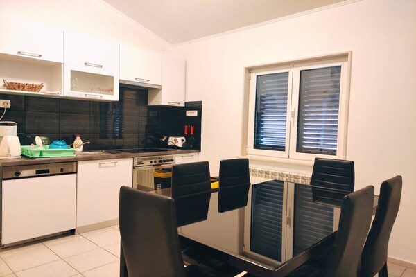 Op 300 m van zee: ruim appartement voor 7 personen in Kastel Stafilic - thumbnail 3