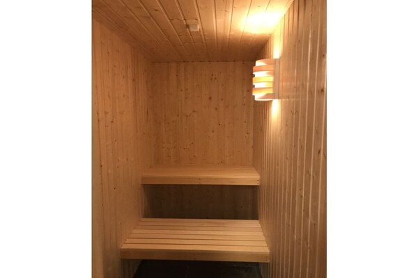 Ruim vakantiehuis met sauna, open haard en uitzicht op zee nabij Schillig - thumbnail 5
