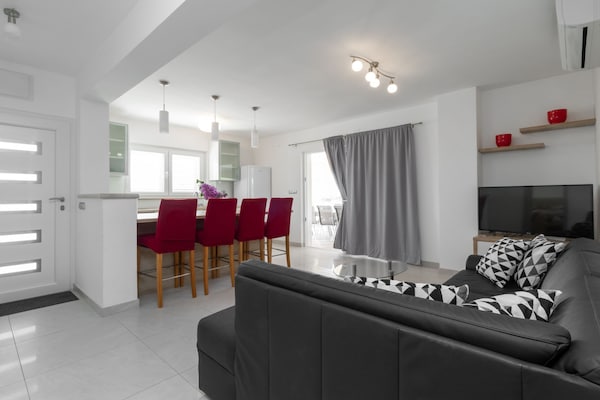 Moderne villa aan zee met privézwembad in Blato, Korčula voor 12 personen - thumbnail 1