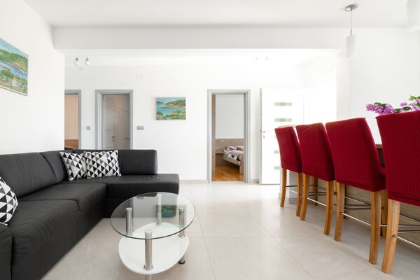 Moderne villa aan zee met privézwembad in Blato, Korčula voor 12 personen - thumbnail 3