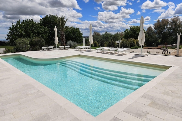 2-persoons villa met privézwembad in Monsano - thumbnail 1